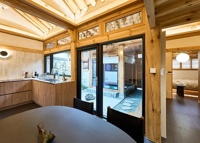 Yurangjae#jongmyo#seosunra-gil#hanok Stay#jongno Hanok Accommodation#changdeokgung Palace#bukchon Hanok Village#national Museum Of Art * Seoel